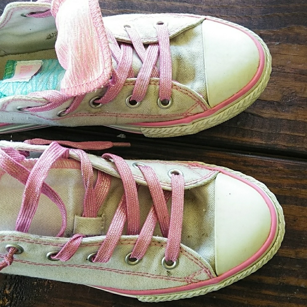 Pink converse
